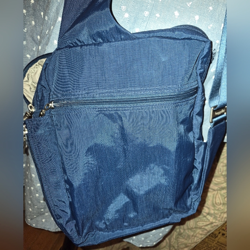 Baggallini Blue Washable Messenger Bag & Matching Wristlet - Picture 2 of 12